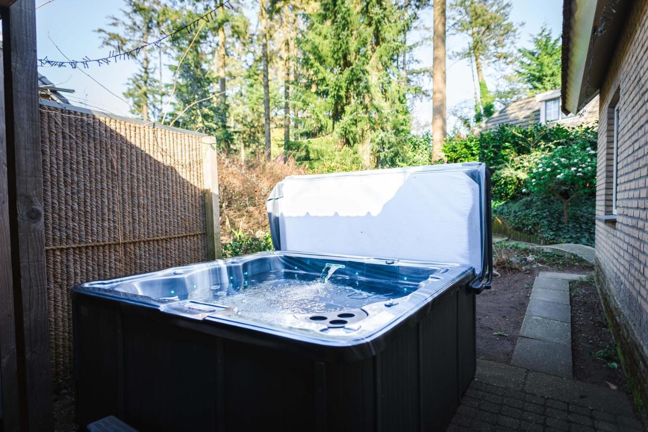 Luxe vakantiehuis in het bos met jacuzzi en sauna Lunteren Buitenkant foto